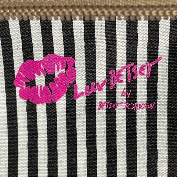 "LUV Betsey" Betsey Johnson Small Rose Gold Quilted w/Hearts Crossbody Bag - Picture 3 of 14